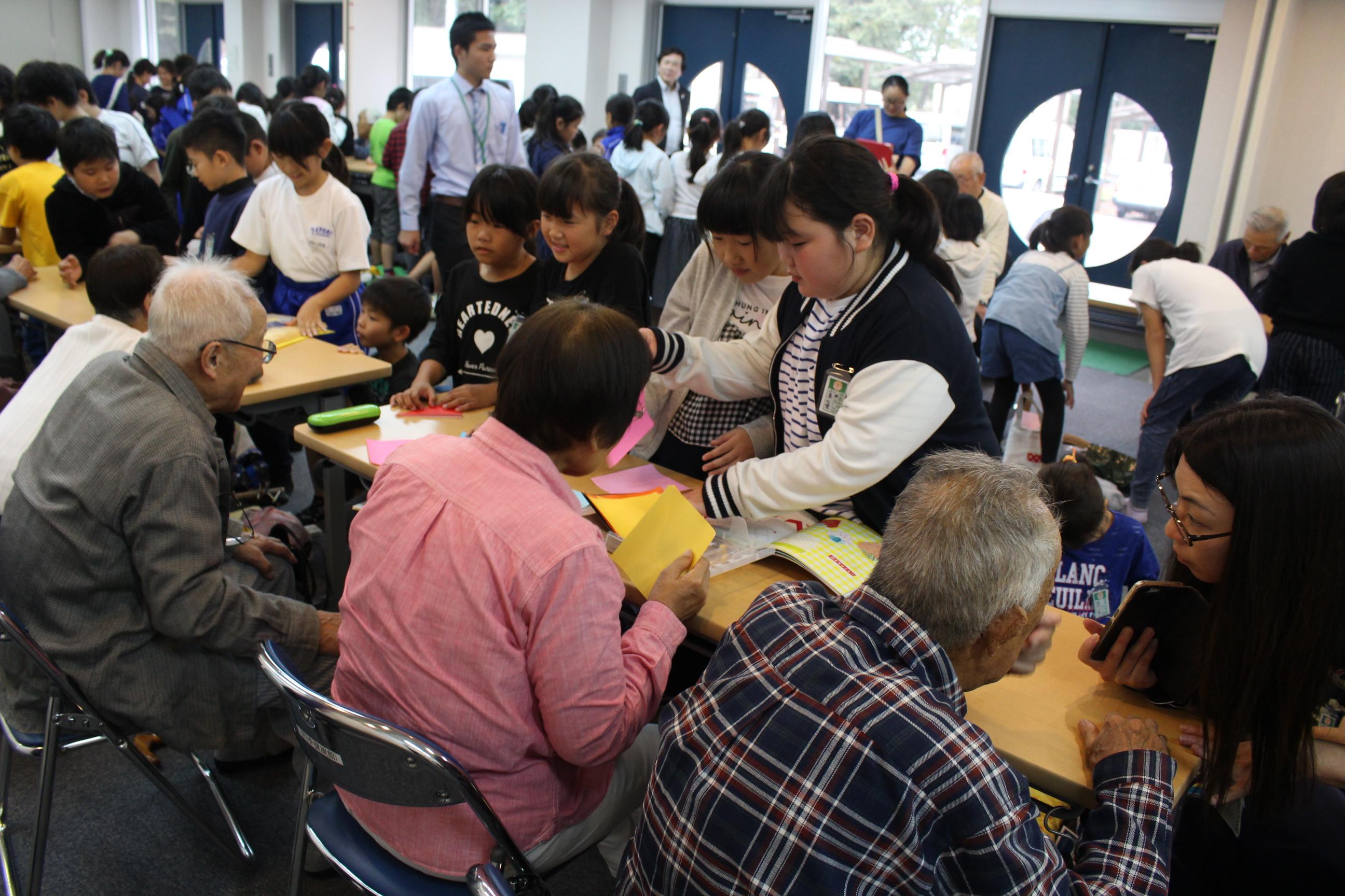 ４年生によるふれあい給食交流会