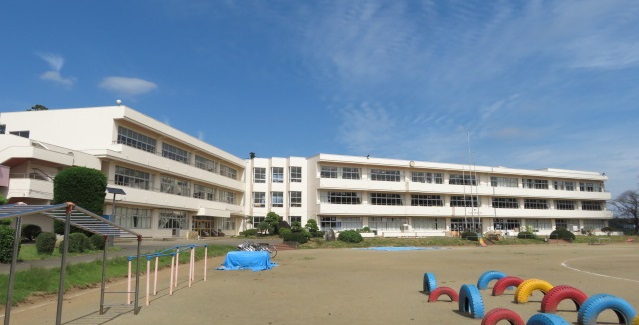 納場小学校